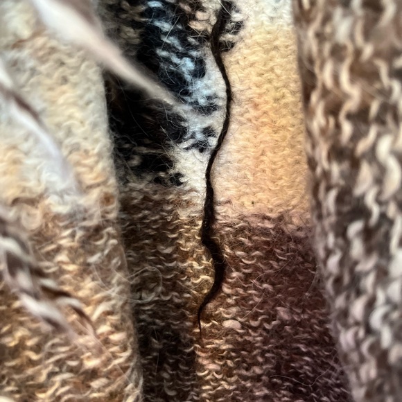 Wool Shawl - Picture 3 of 3